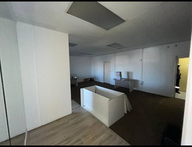 89M² OFFICE TO LET IN PARKLANDS